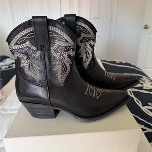 M Gemi Giada Black Western Embroidered Ankle Boots NWT